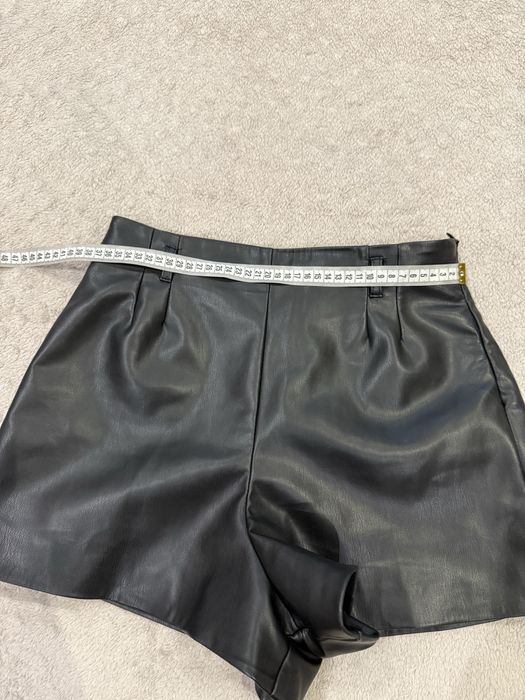 Шорти Zara зі штучної шкіри