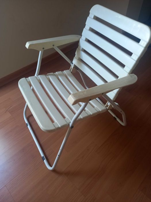 Vendo 2 cadeiras de esplanada. Usadas.