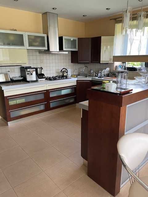 Meble kuchenne na wymiar/wyspa/sprzęt AGD/stół+krzesła