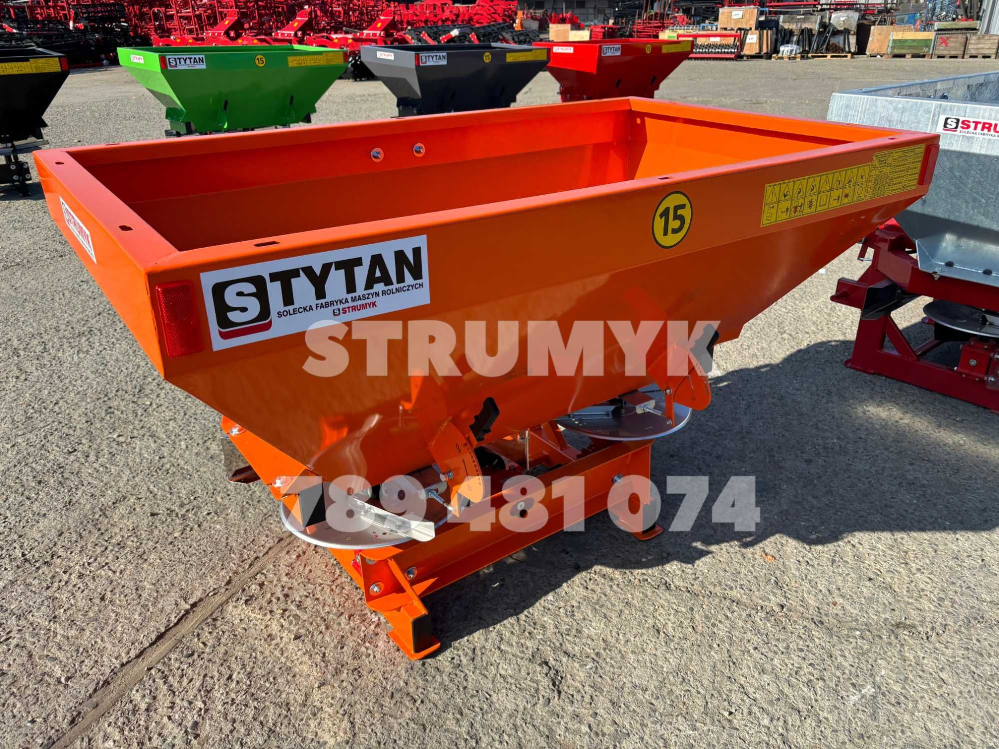 rozsiewacz nawozów DWUTALERZOWY/STRUMYK/TYTAN 400 - 1600 l plandeka