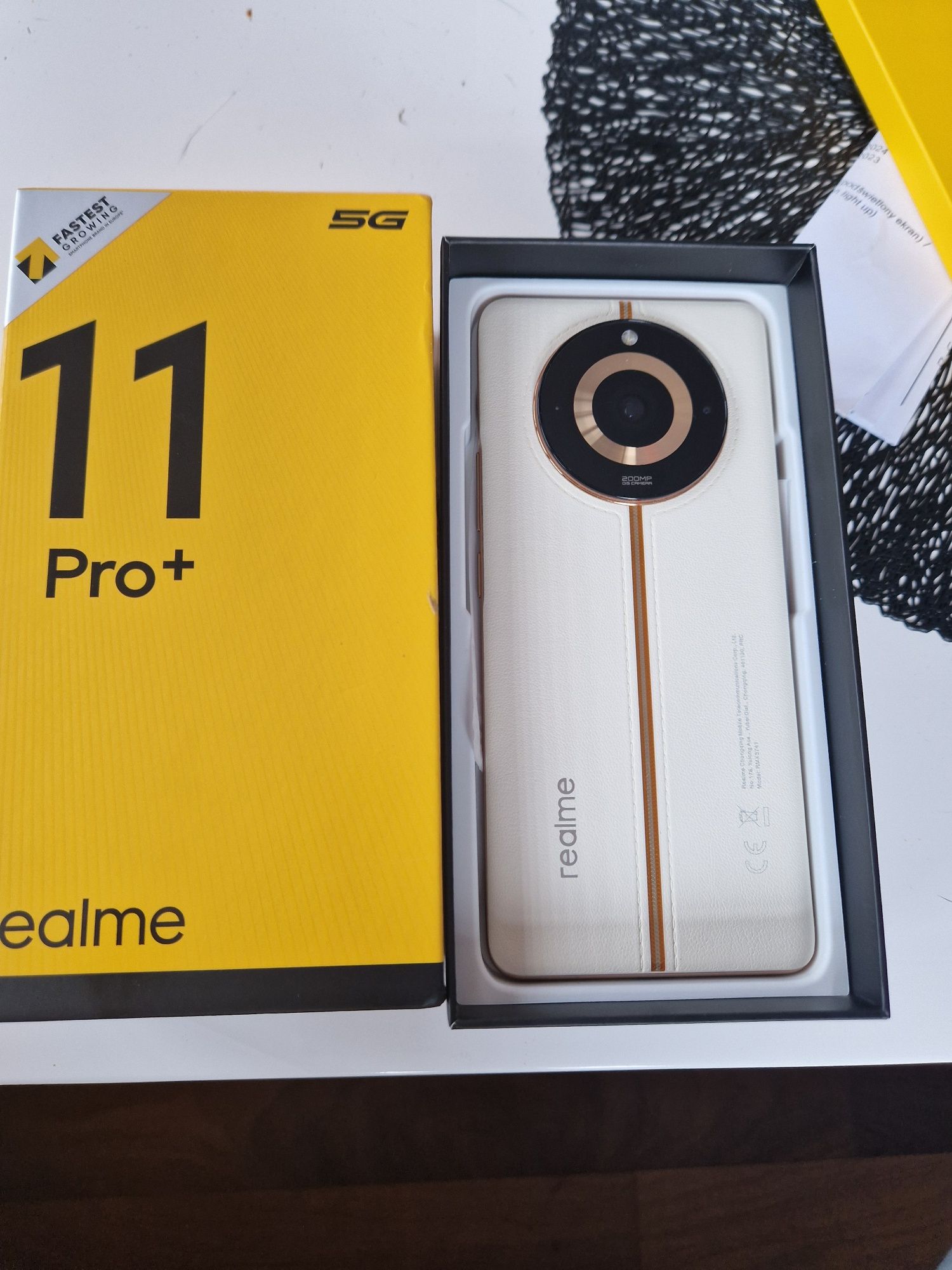 Sprzedam telefonem realme 11 pro+ 12 GB 512 GB