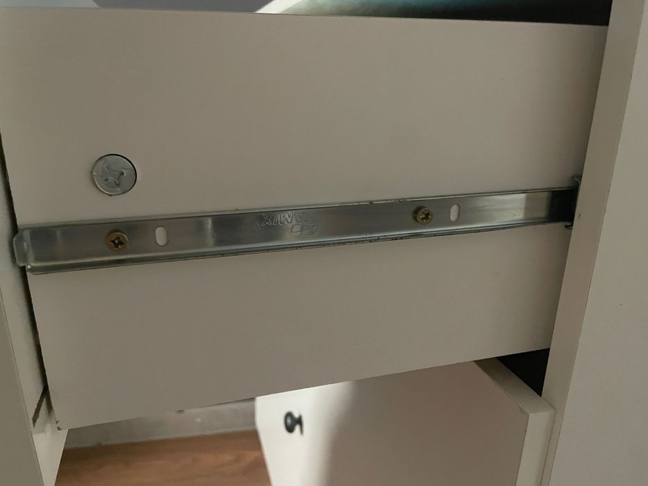 Komoda biała 4 szuflady