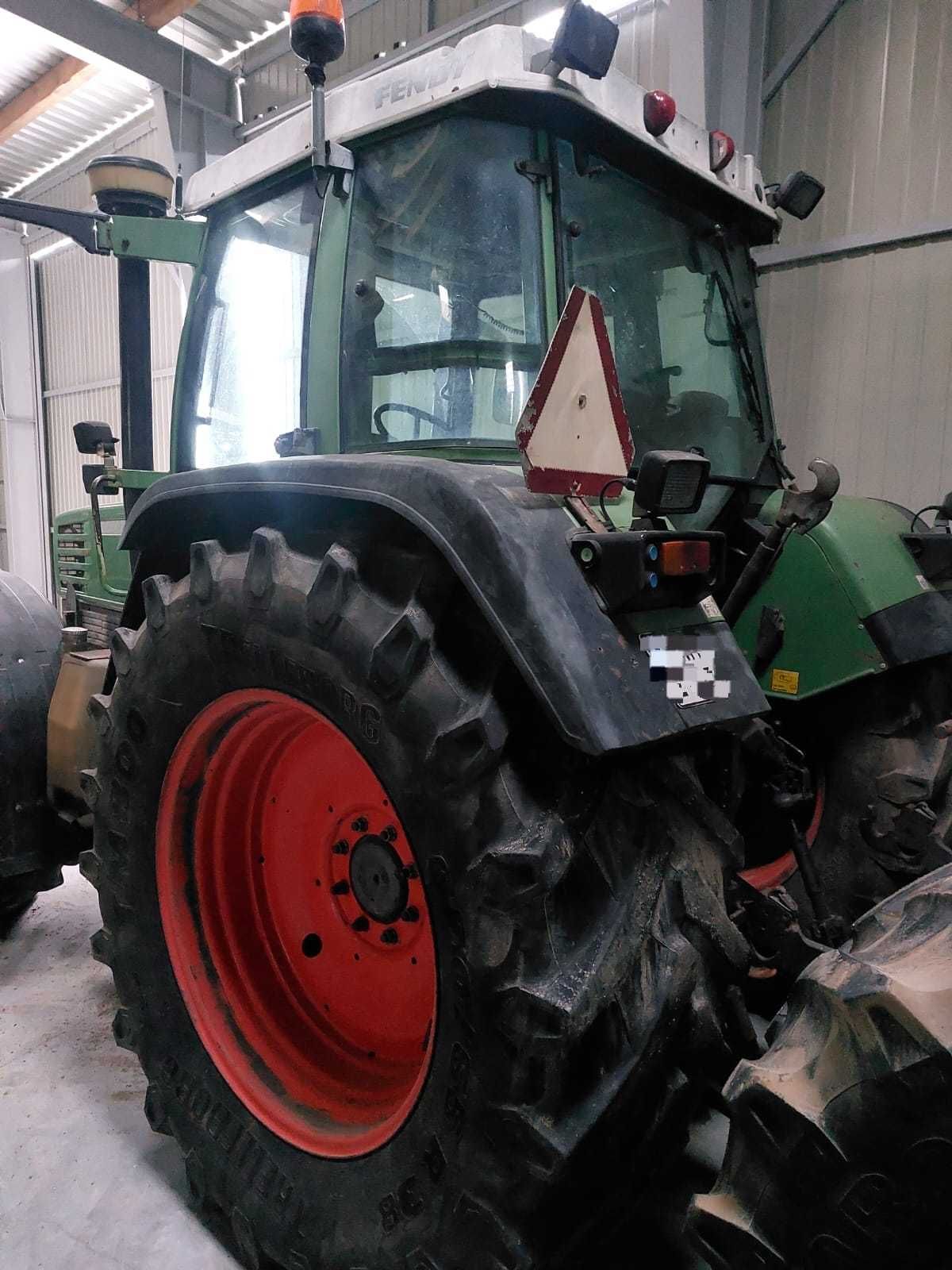 ciagnik rolniczy Fendt 515c tuz wom