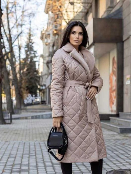 Стьобане пальто Нове На розмір Л Колір беж з переливом Ог 55