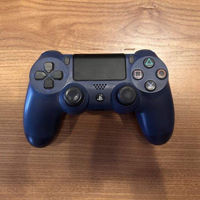 Playstation 4 Slim + 8 jogos