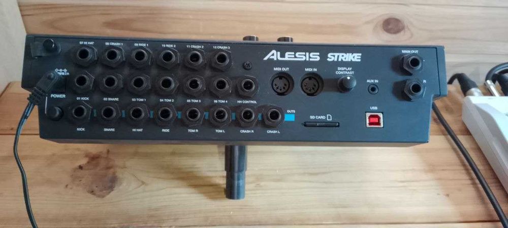 Барабанный модуль  alesis strike pro