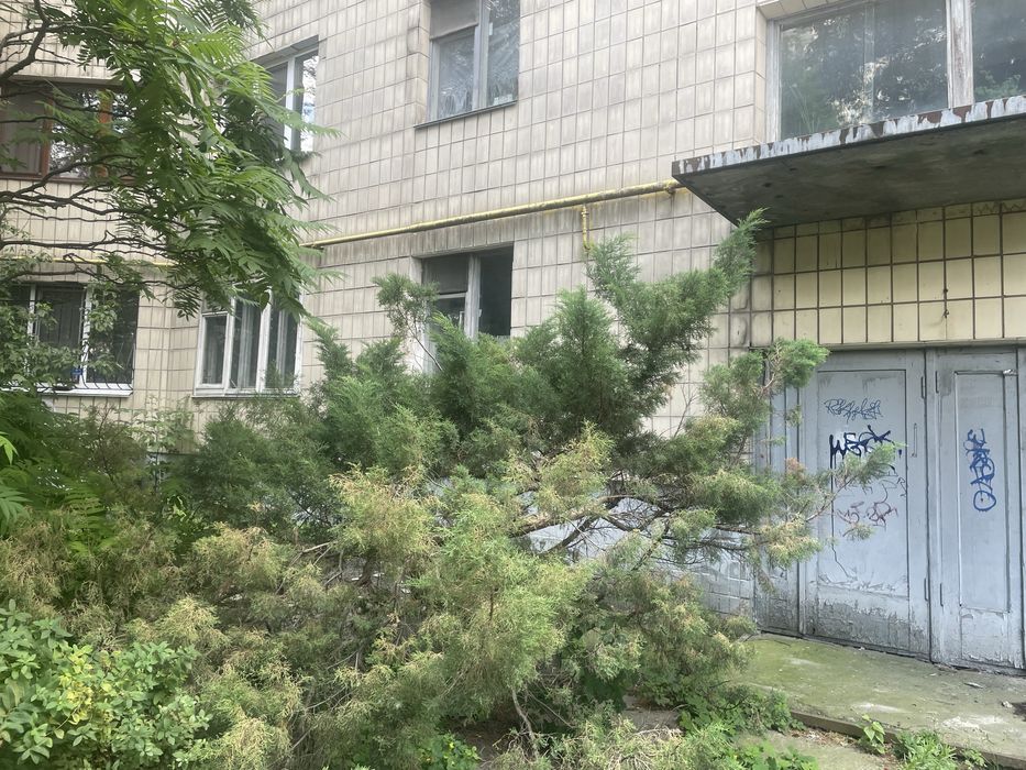 Продаж 4-х кімнатної квартири під бізнес