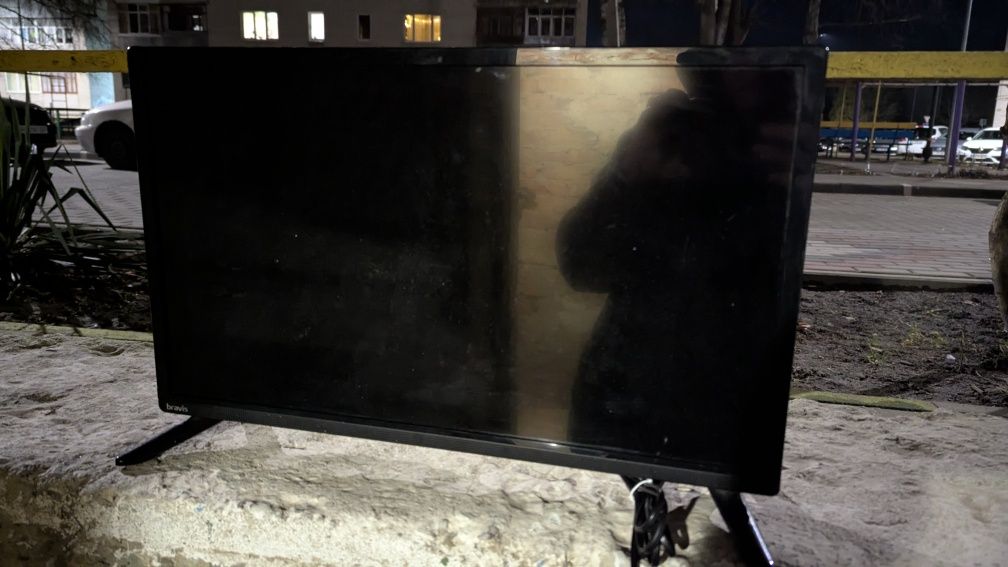 Продам телевізор Bravis LED-22E6000 SMART+T2