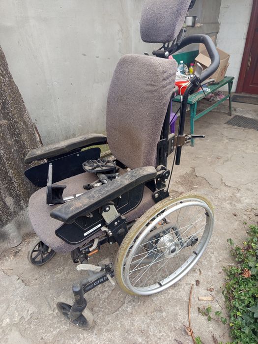 Отдам инвалидную коляску