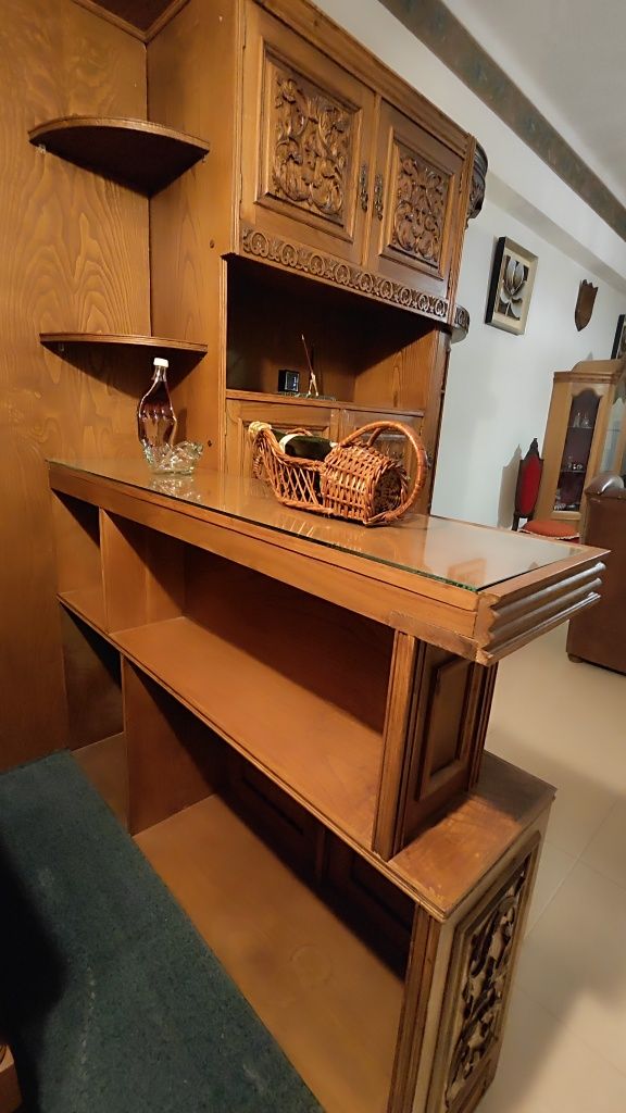 Garrafeira em madeira para sala