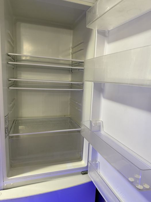 Холодильник Samsung