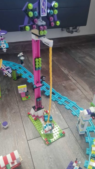 Lego Friends kolejka górska z wesołym miasteczkiem