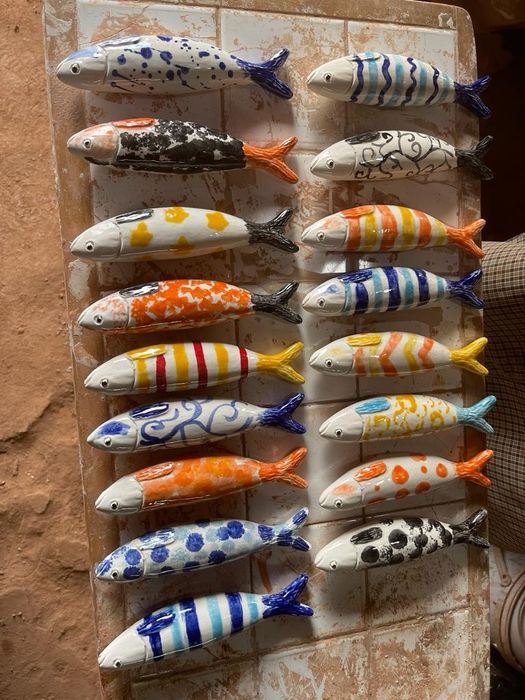 Sardinhas , suporte colher, borboletas entre muitas outras peças