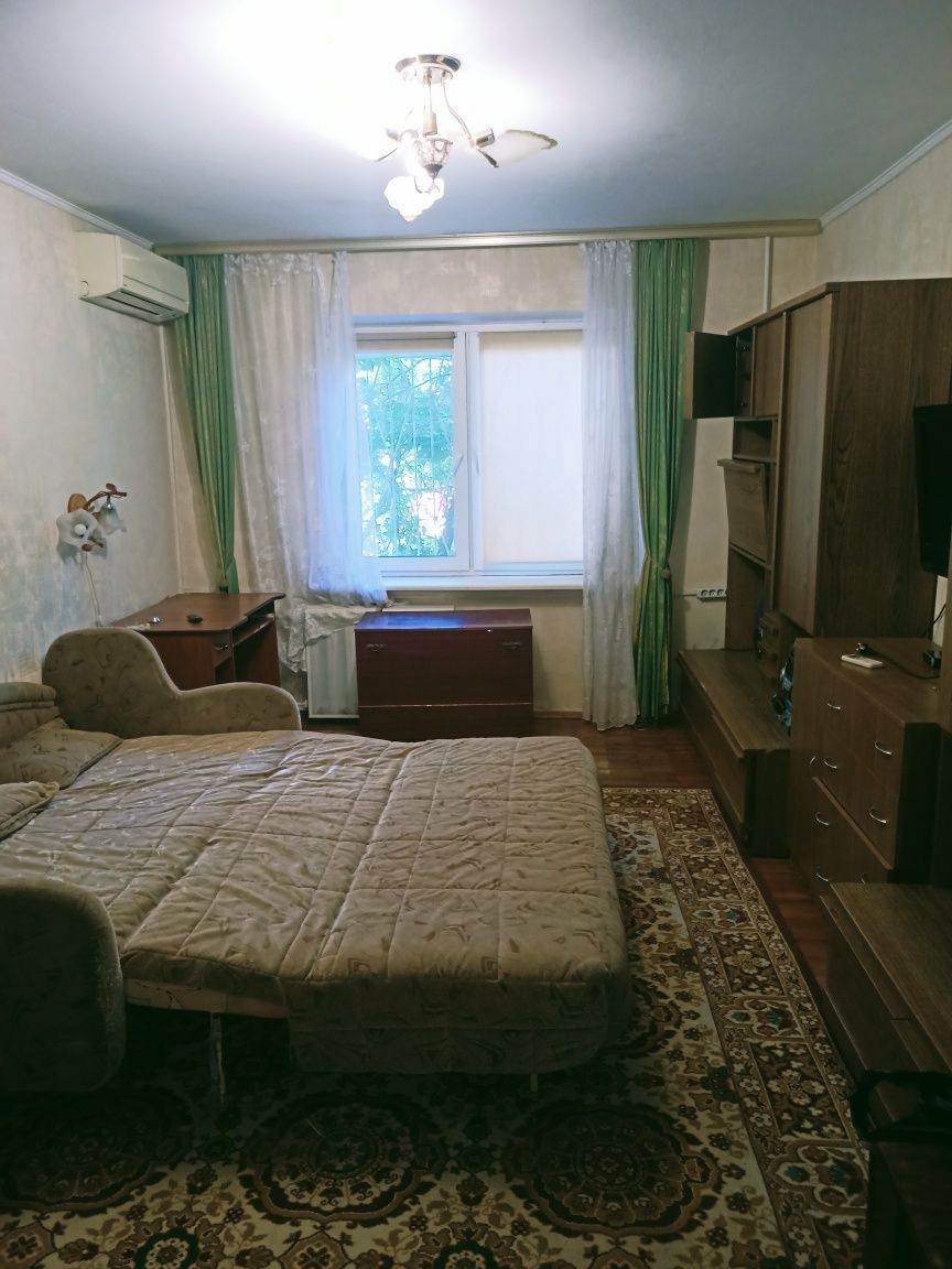 Харьковский, Позняки, Драгоманова 3Б