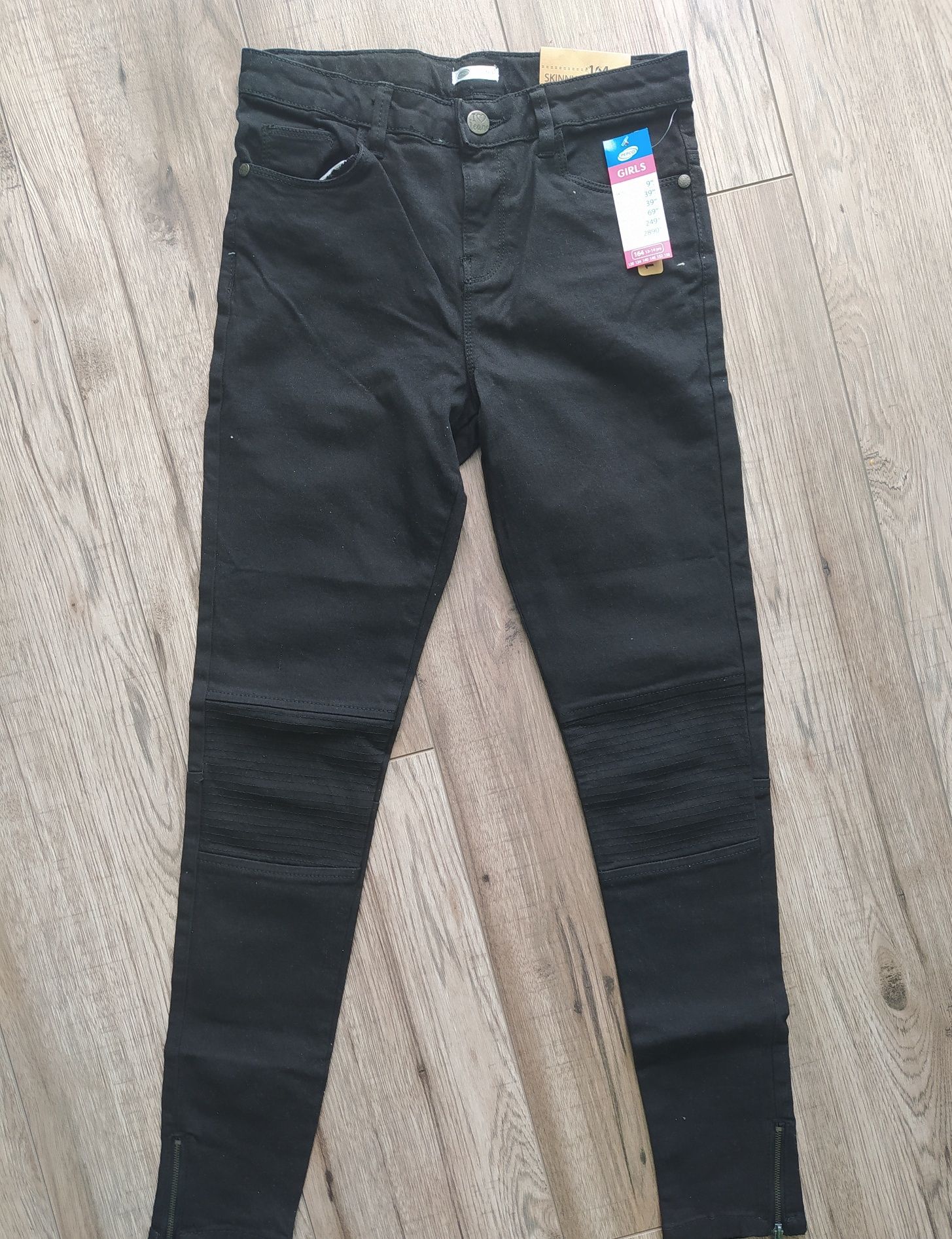 Nowe czarne spodnie r. 158-164