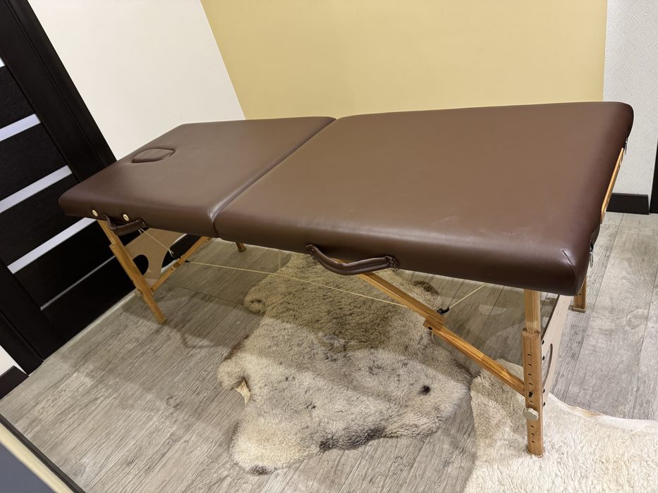 Складний масажний стіл коричневий в ідеалі