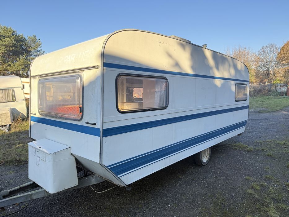 Knaus Stacjoarna na działkę budowe Sucha 4 os Duży wybór przyczep