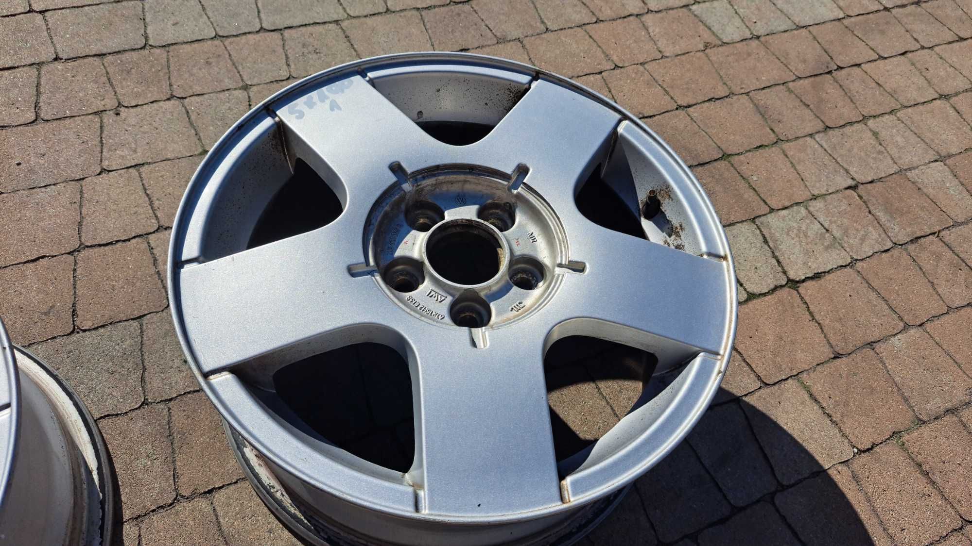 Felgi aluminiowe Volkswagen Golf IV Bora 5x100 15" -025B