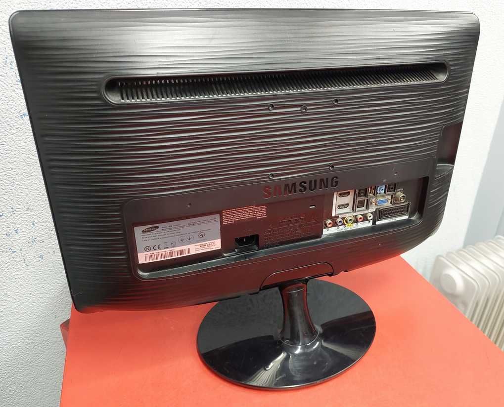 Telewizor LCD Samsung B2230HD 22" Full HD czarny