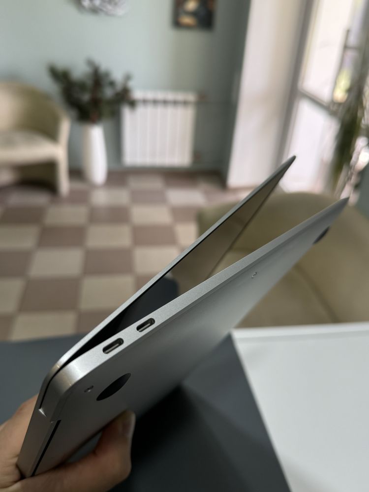 MacBook Air (M1, 2021) Silver, 256gb как новый