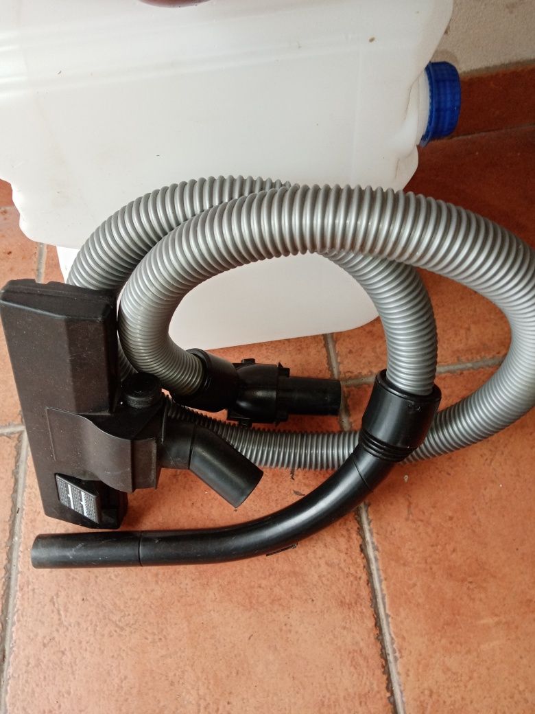 Aspirador normal em bom estado,