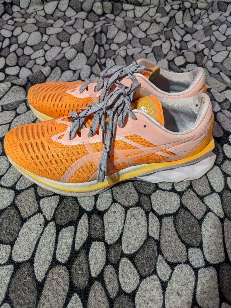 Продам кросівки Asics