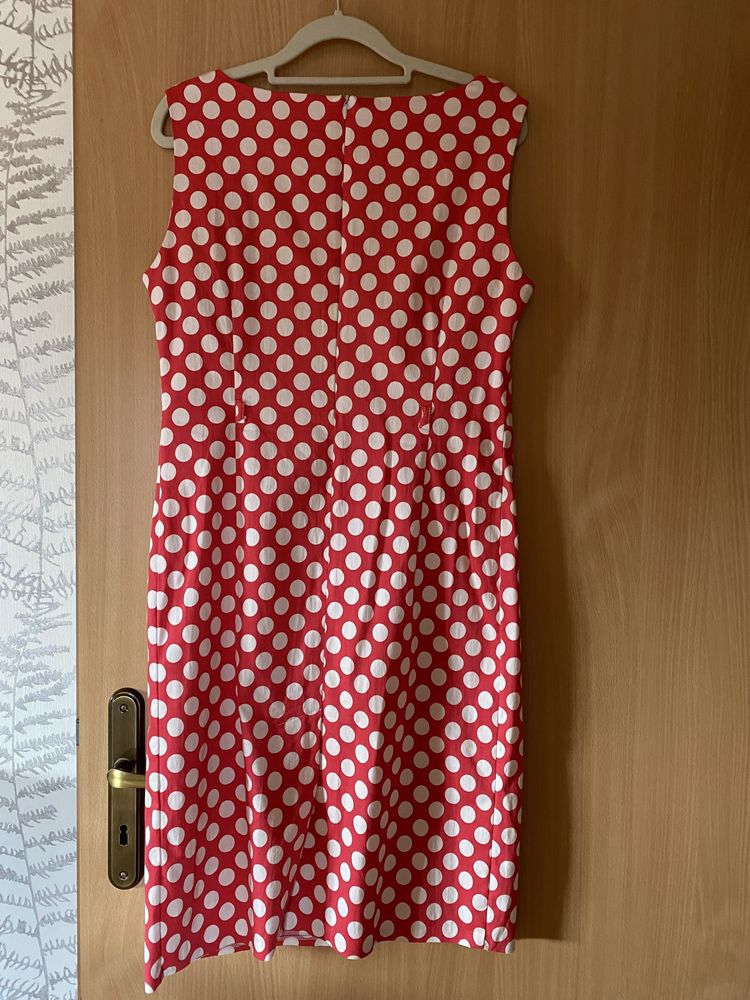 Sukienka malinowa w grochy