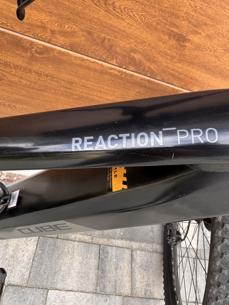 Rower elektryczny cube reaction pro