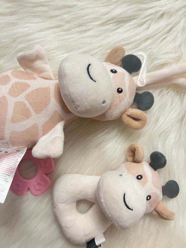 Новий набір «перших» іграшок малюка доя шанувальників жирафи Софі