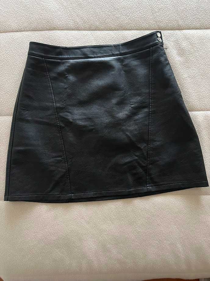 Saia curta, Zara, efeito pele, tamanho M.