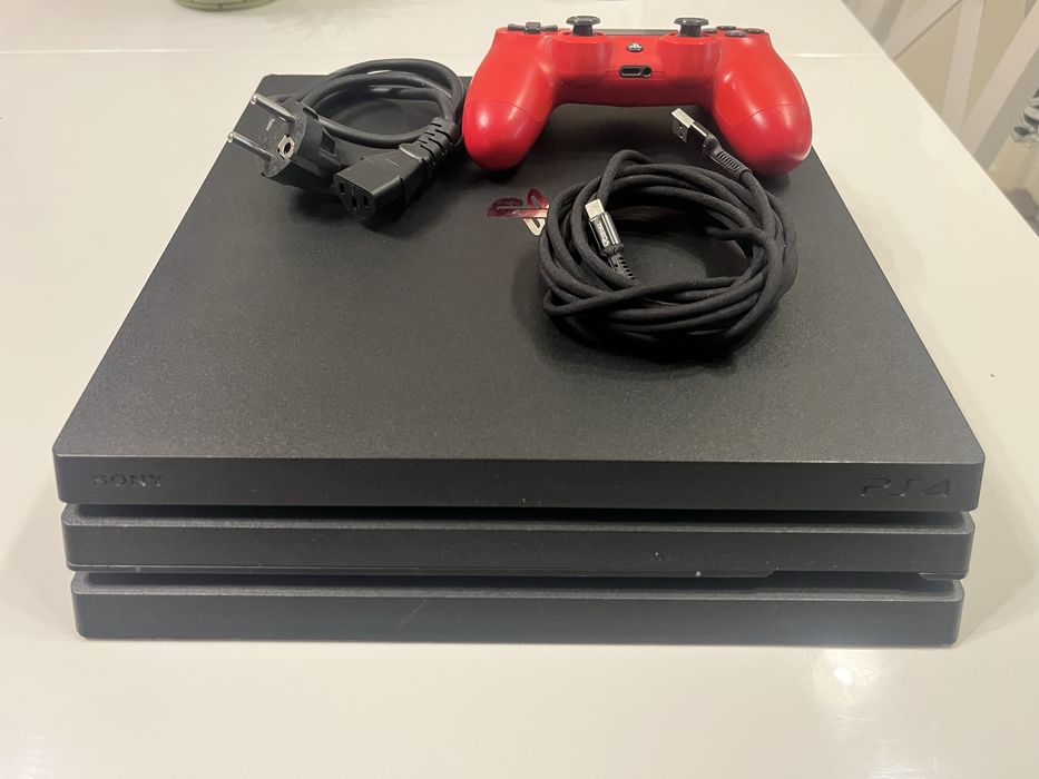 Sprzedam Konsola Ps4 Pro 1 TB