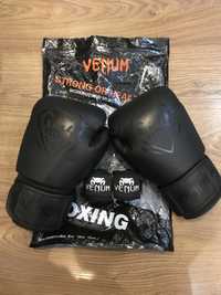 Нові боксерські рукавиці, Venom, Venum
