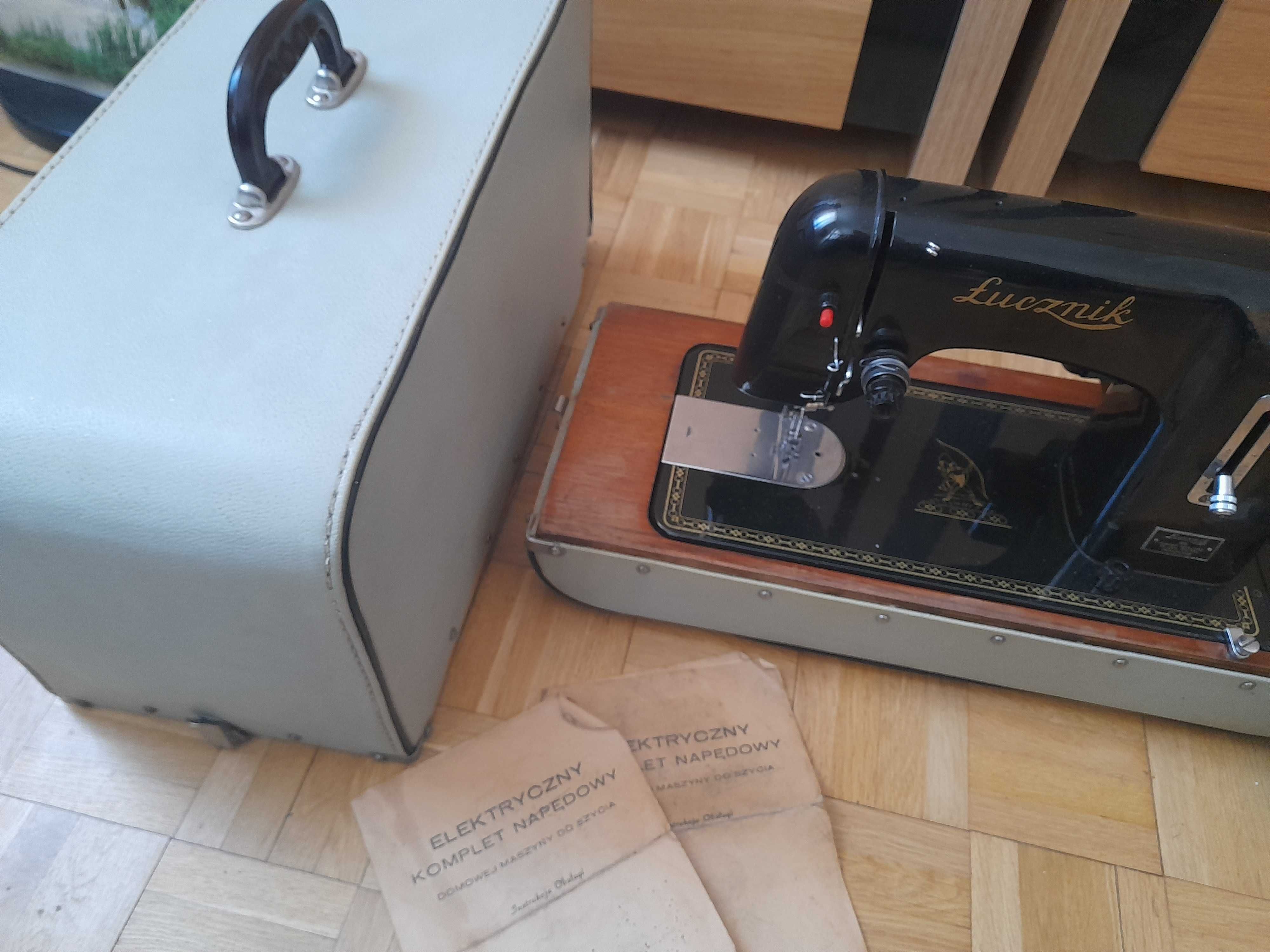 Maszyna krawiecka walizkowa Łucznik 1963 niesprawna