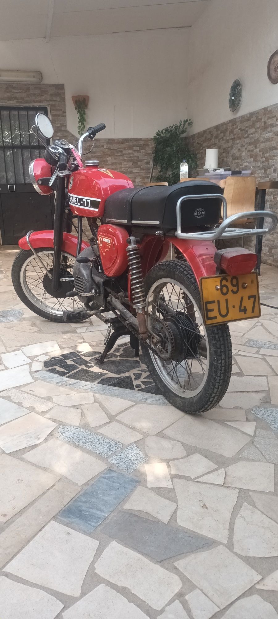 Vendo moto famel 77