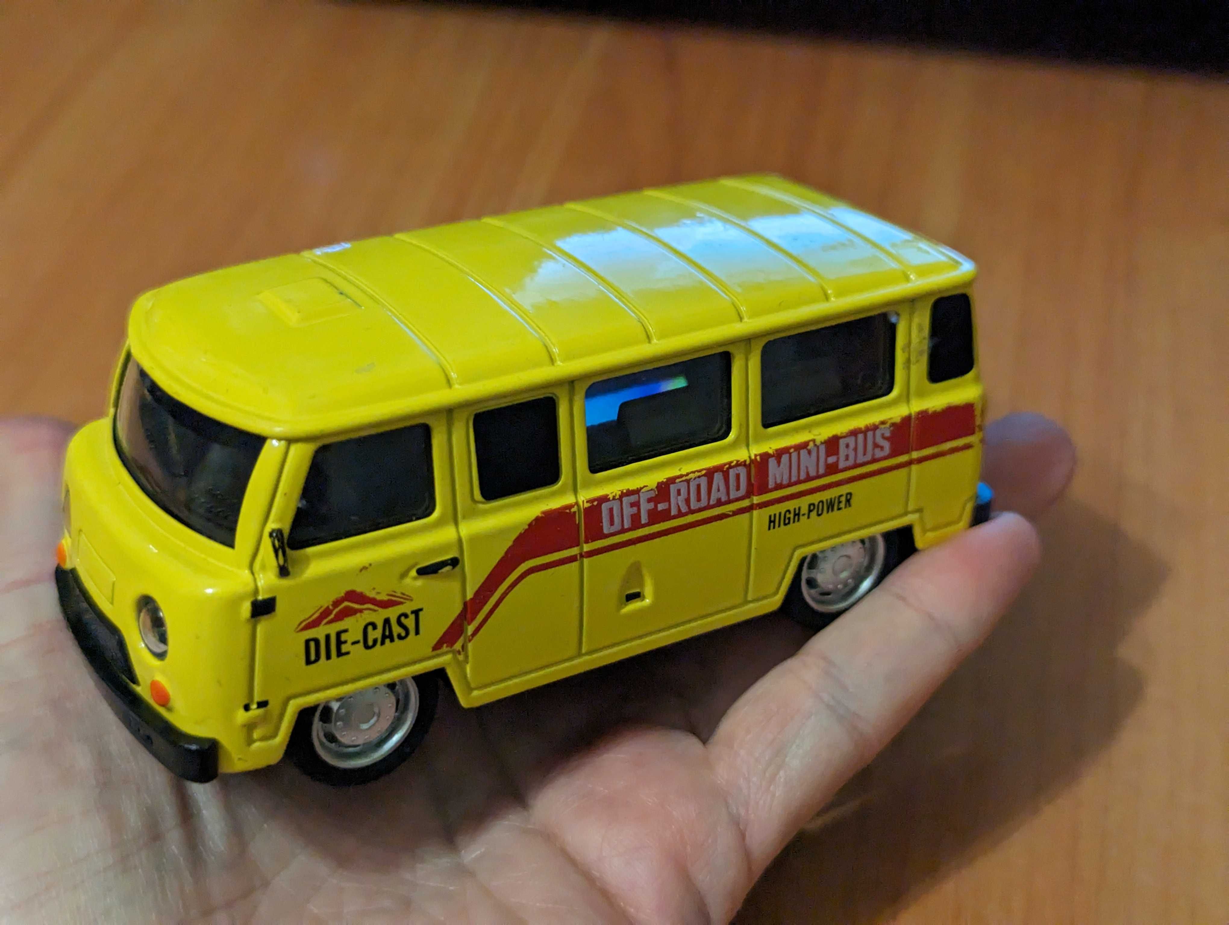 Металева машинка інерційна off-road mini-bus die-cast (світло, звук)