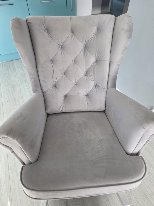 Fotel bujany uszak z podnóżkiem szary  j. Nowy