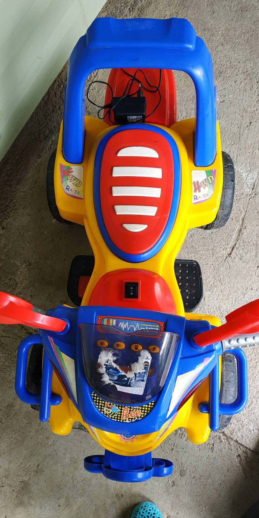 Дитячий електроквадроцикл
