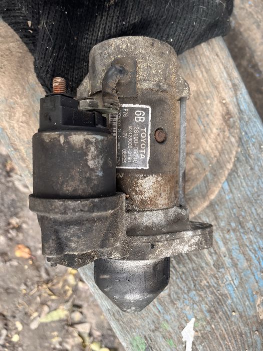 Стартер Toyota Avensis