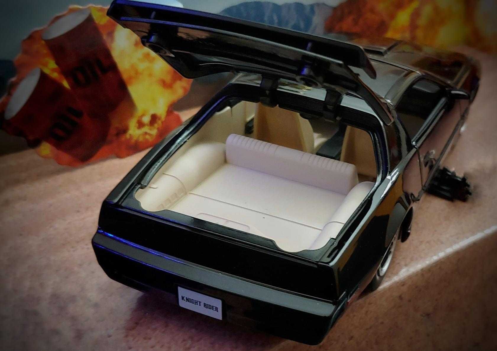 Knight Rider K.I.T.T - Pontiac Trans Am 1:24