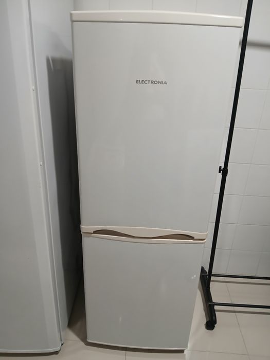 Combinado  Eletronia (frigorifico e arca), em excelente estado