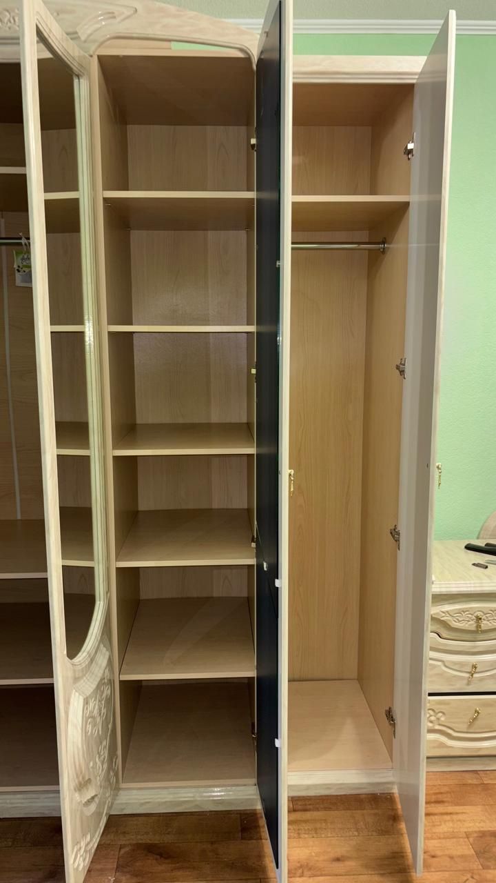Спальня комплектом.