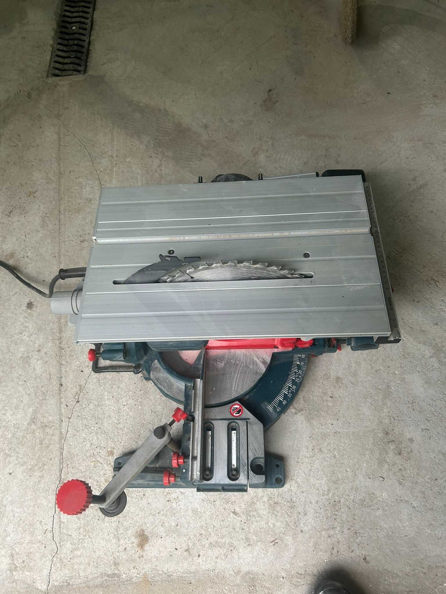 Stacjonarna piła uniwersalna BOSCH GTM 12 JL Professional