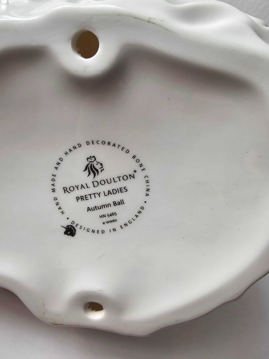Figurka Porcelana Royal Doulton "AUTUMN BALL" HN5465 22 cm Anglia