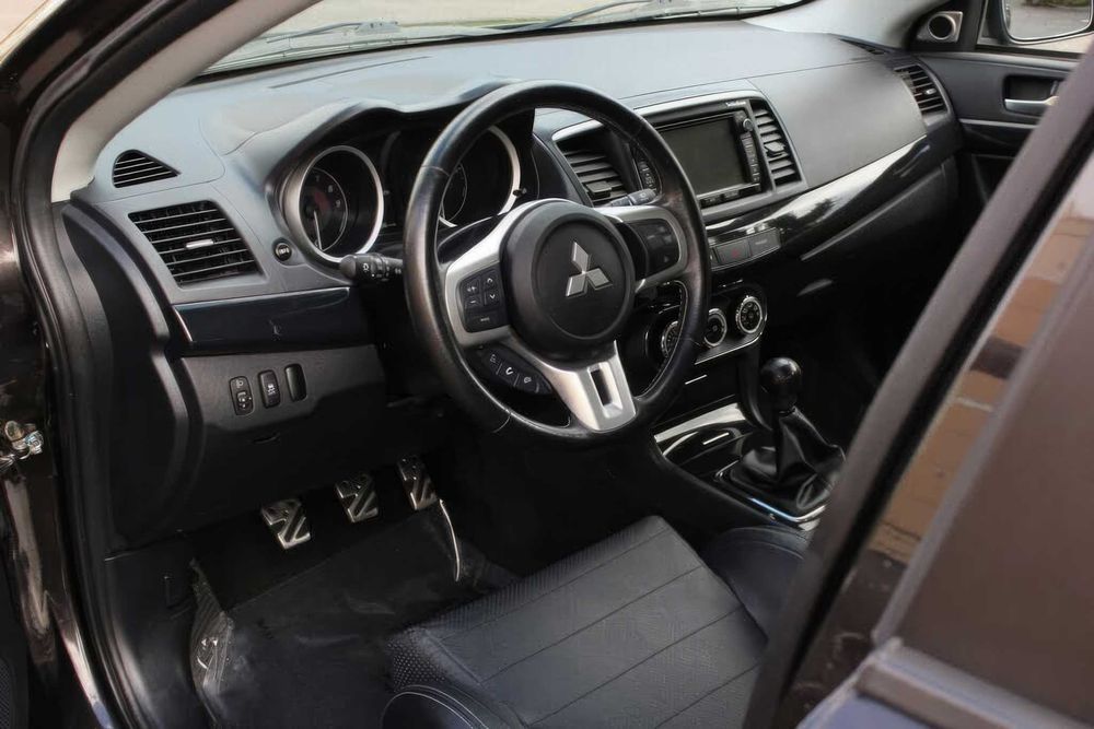 Mitsubishi Lancer Evolution GSR      2014