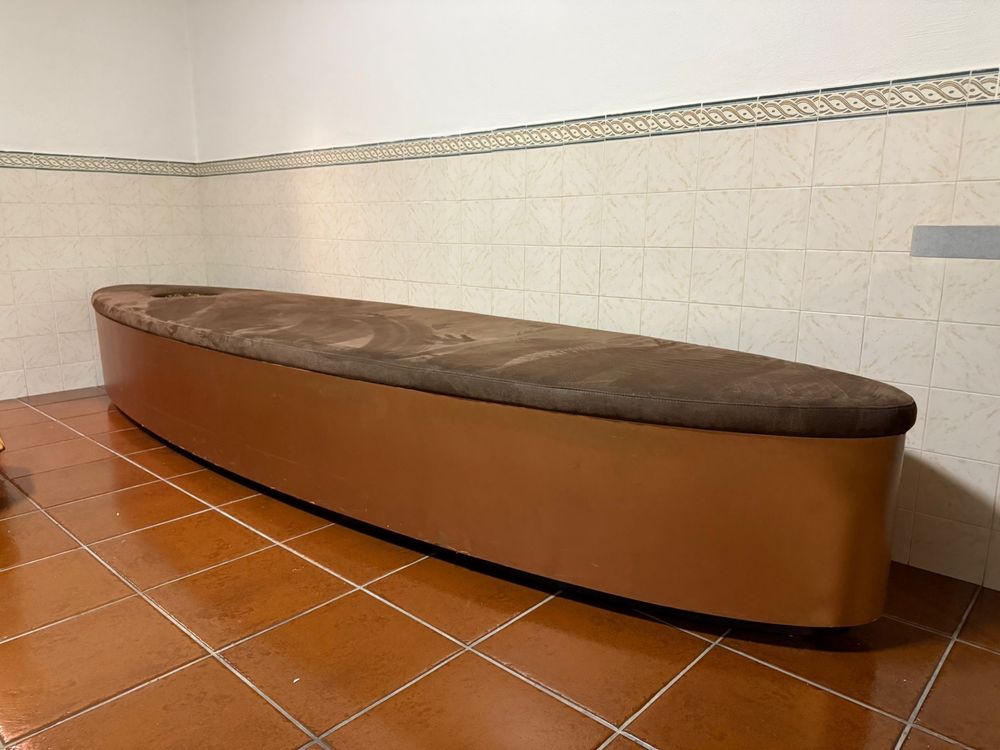 Banco com arvore Incluida em perfeito estado, decoracao moderna