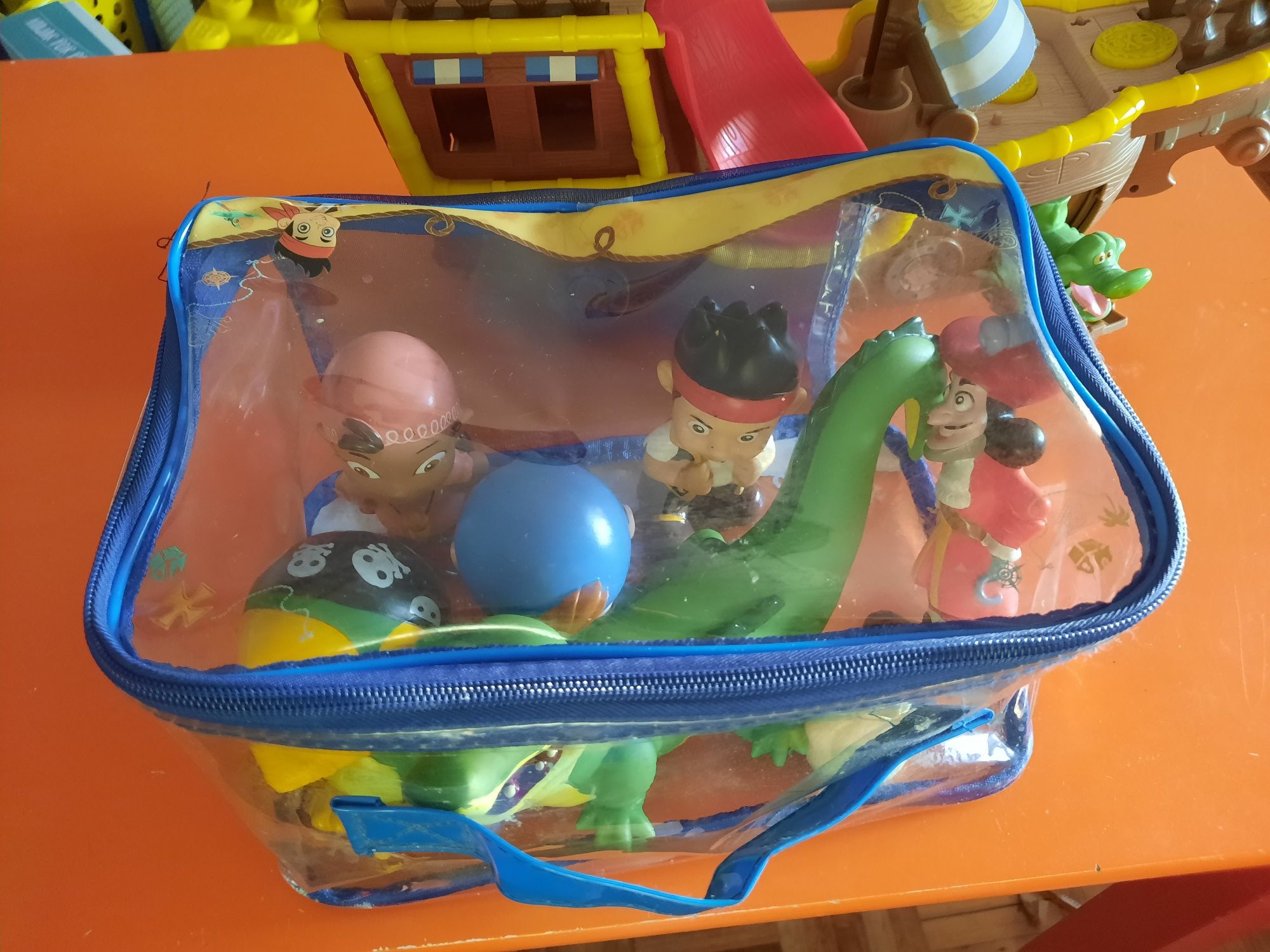Brinquedo infantil, banho e imaginativo