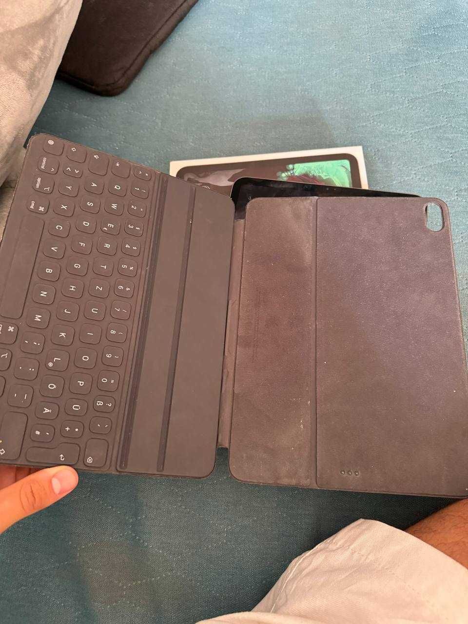 Ipad pro 11-inch WI-FI +  Smart Keyboard Folio