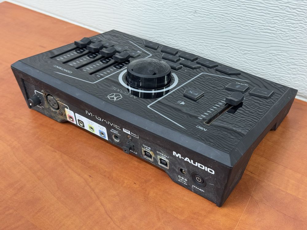 Interfejs studyjny m audio dual rgb na czesci uszkodzony