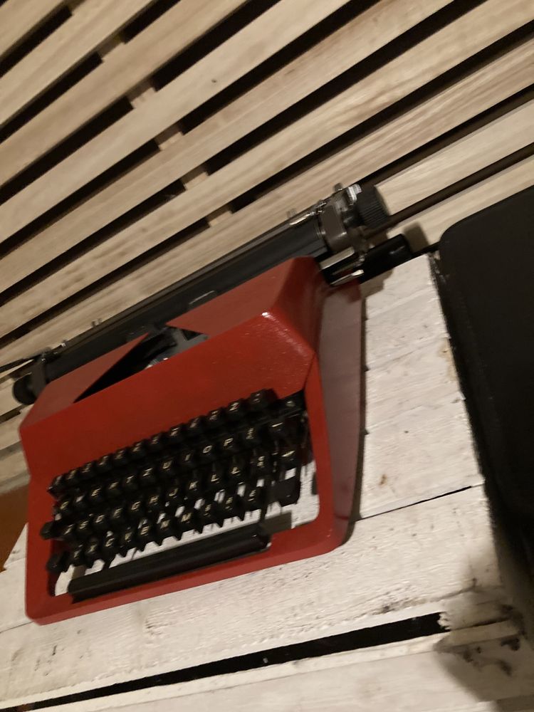 Maszyna do pisania Łucznik antyk kolekcja prl czerwona loft