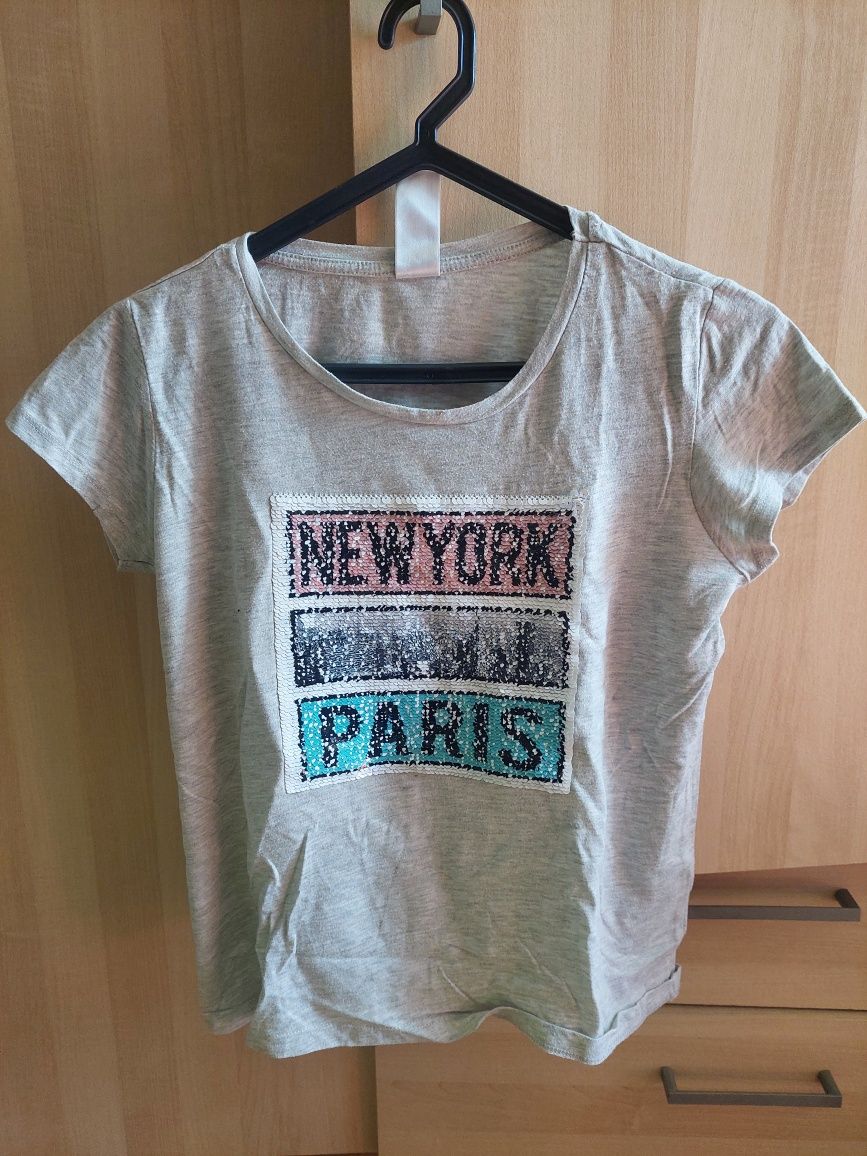 T-shirt com lantejoulas